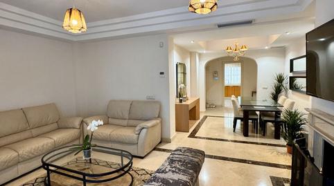 Foto 2 de Apartamento de alquiler en Las Lomas de Río Verde, Málaga