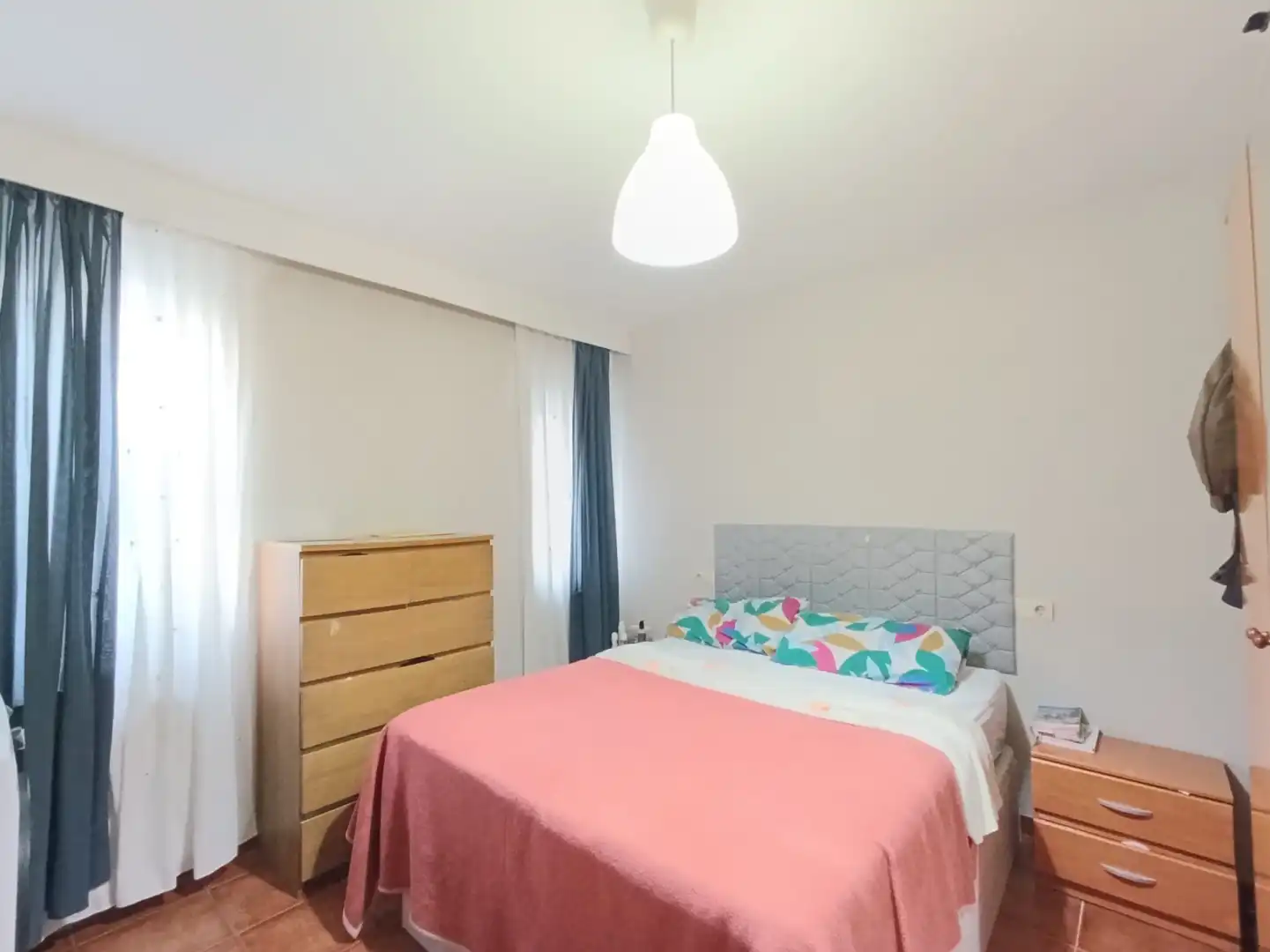 Dormitori de Pis en venda en Oviedo  amb Calefacció