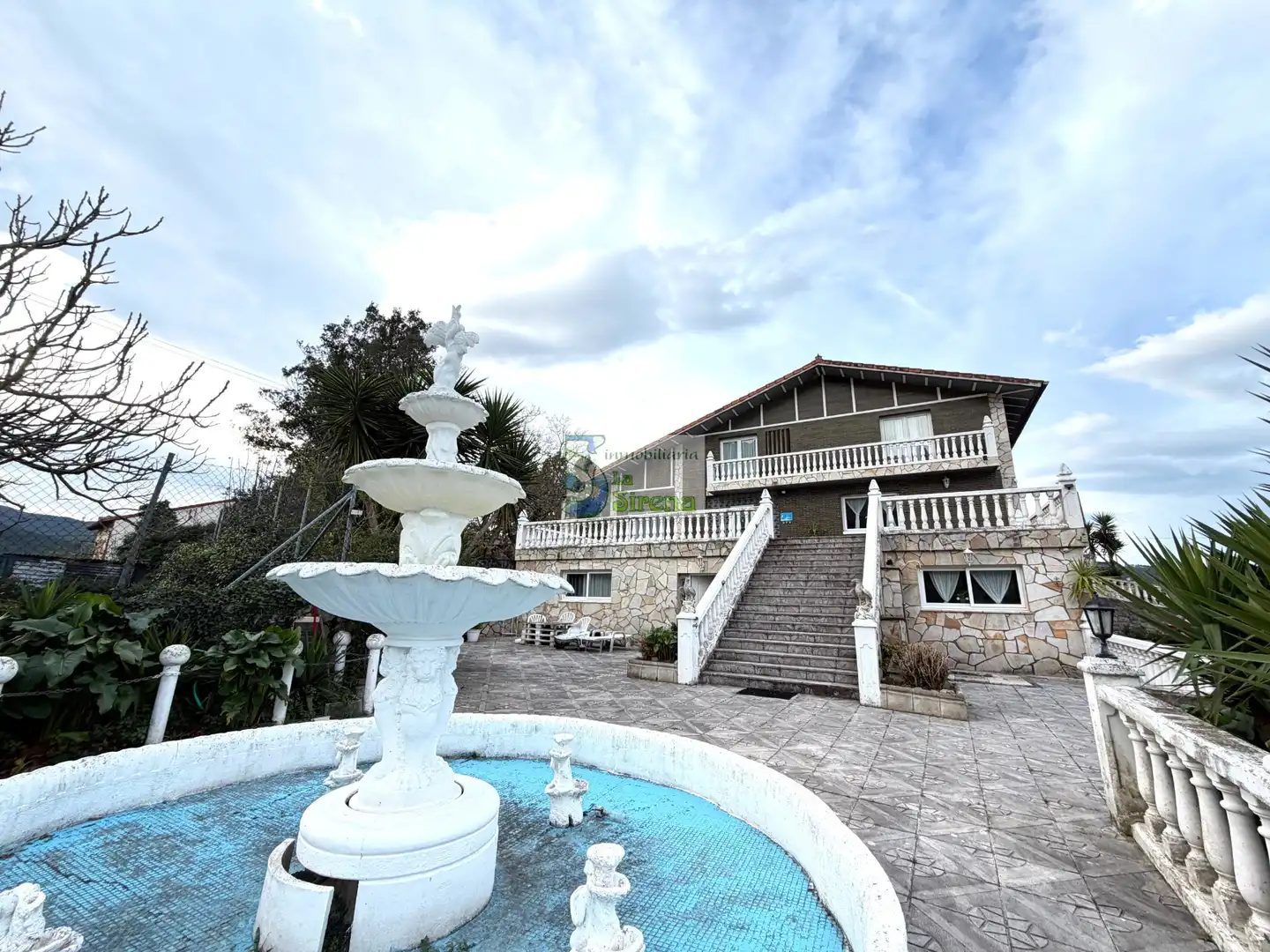 Vista exterior de Casa o chalet en venta en Castro-Urdiales con Calefacción, Jardín privado y Terraza
