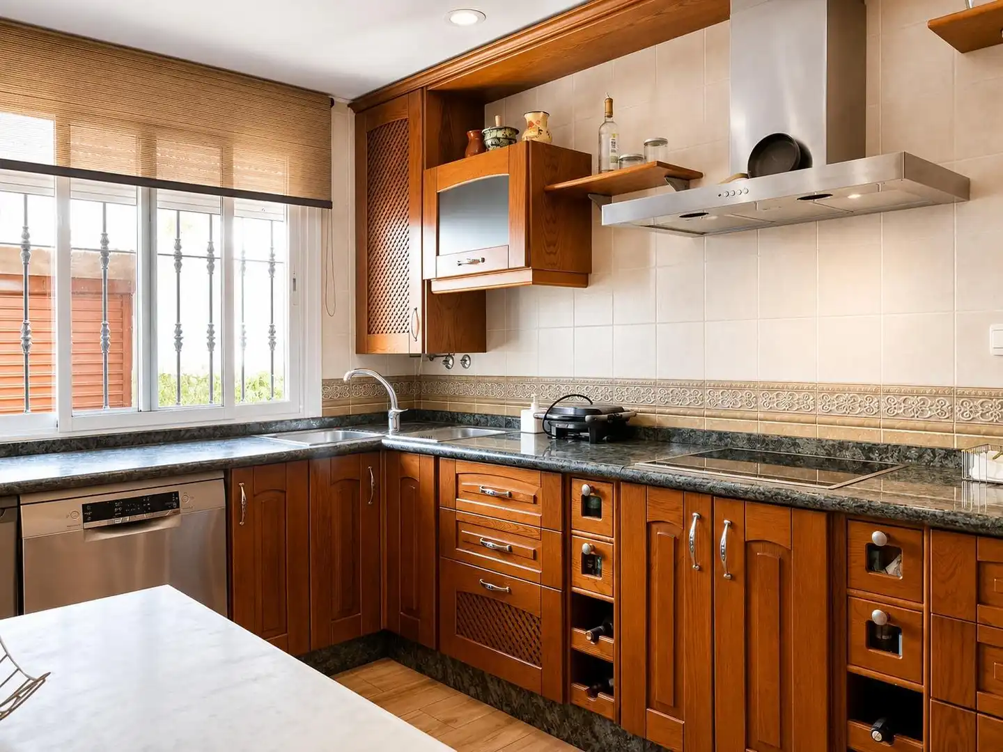 Cocina de Casa adosada en venta en Marbella con Piscina comunitaria