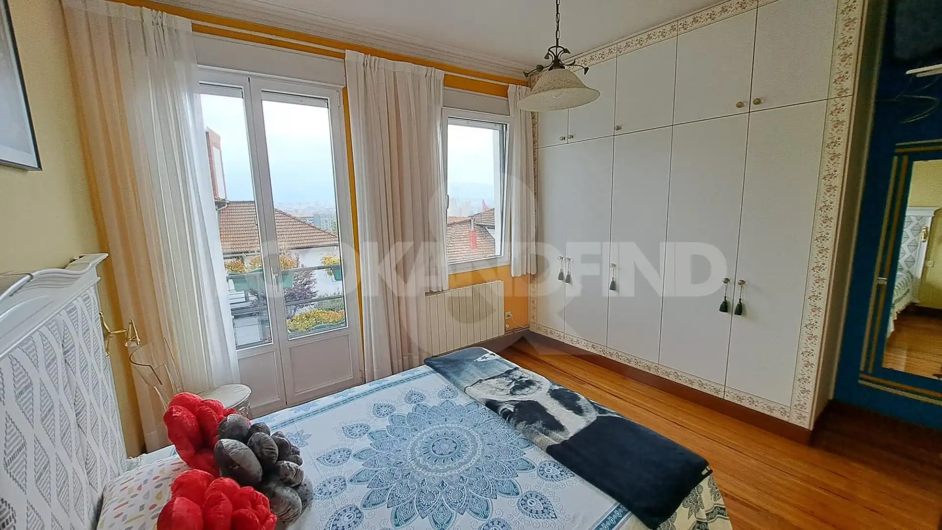 Dormitori de Casa o xalet en venda en Bilbao  amb Calefacció, Jardí privat i Terrassa