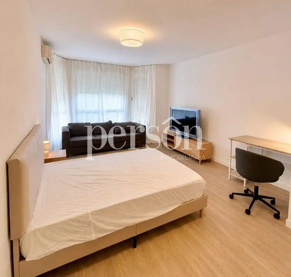Bedroom of Flat for share in Moncada  with Air Conditioner and Furnished