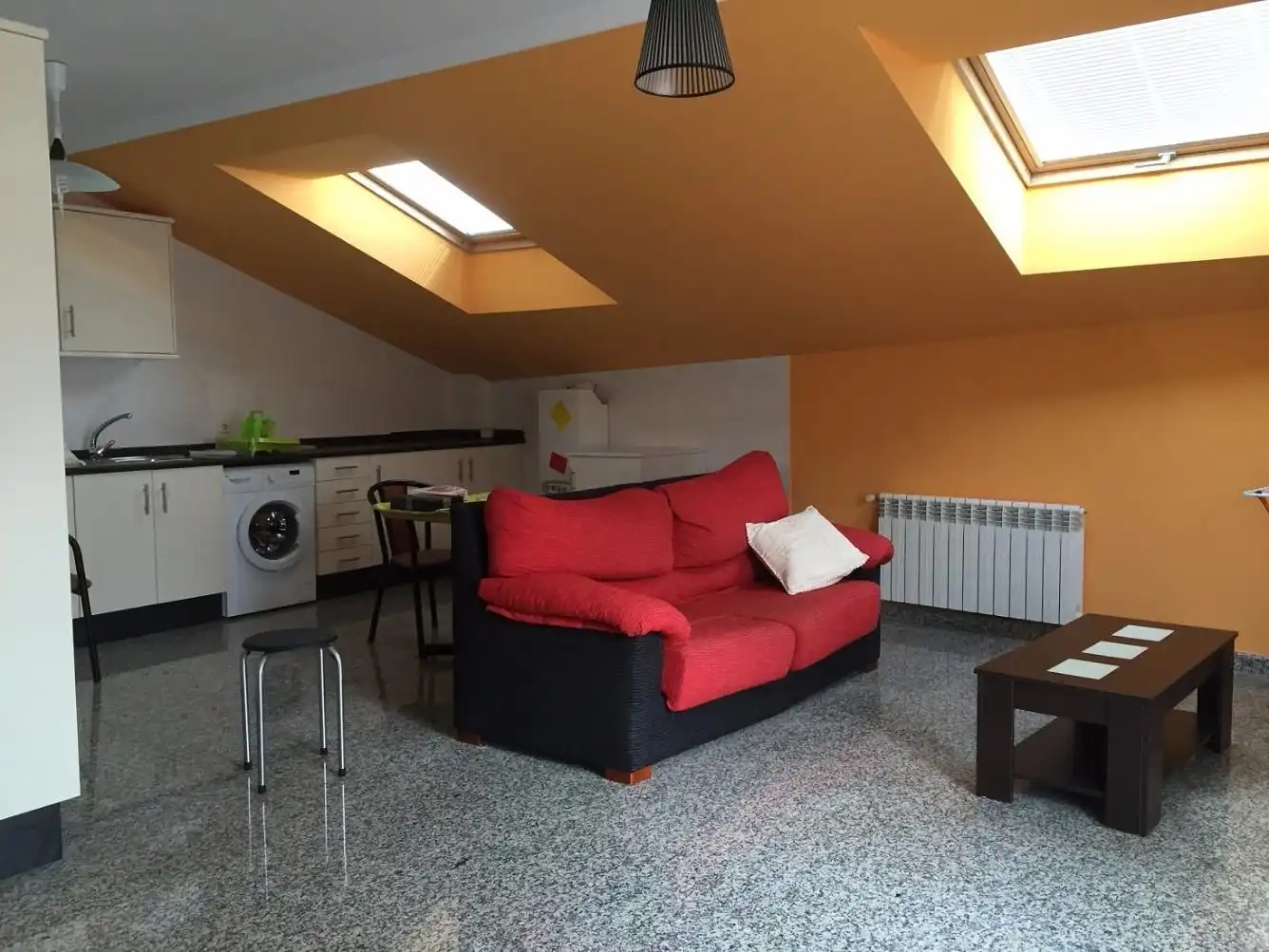 Wohnzimmer von Dachboden zur Miete in Ferrol mit Heizung, Parkett und Terrasse