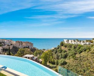 Vista exterior de Àtic en venda en Benalmádena amb Aire condicionat, Calefacció i Terrassa