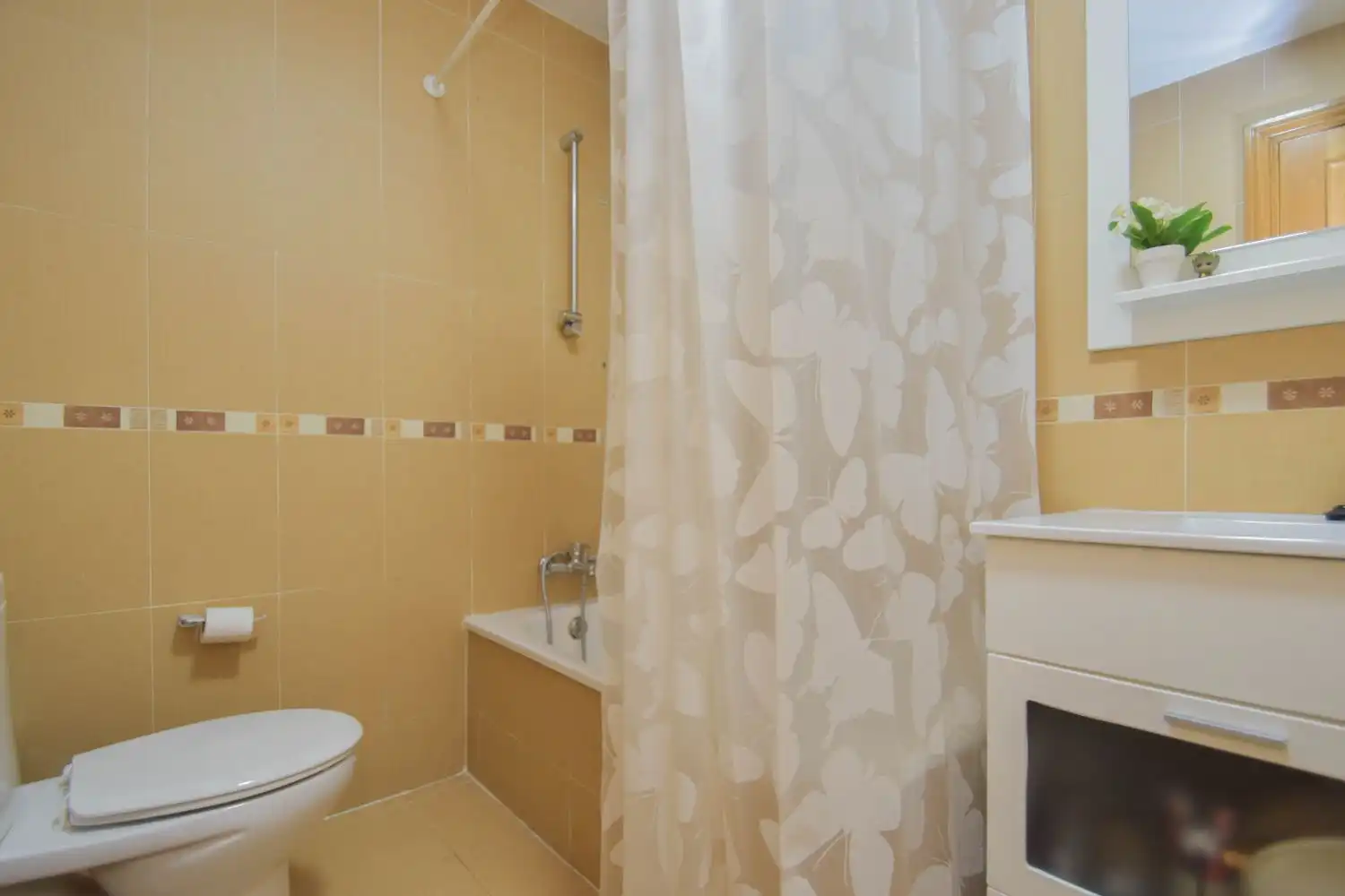 Baño de Piso en venta en Las Gabias con Terraza