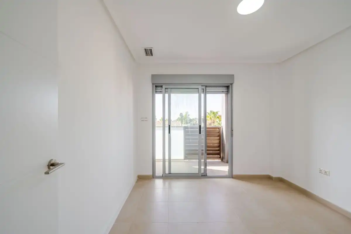 Flat with lift for sale in Calle Campoamor