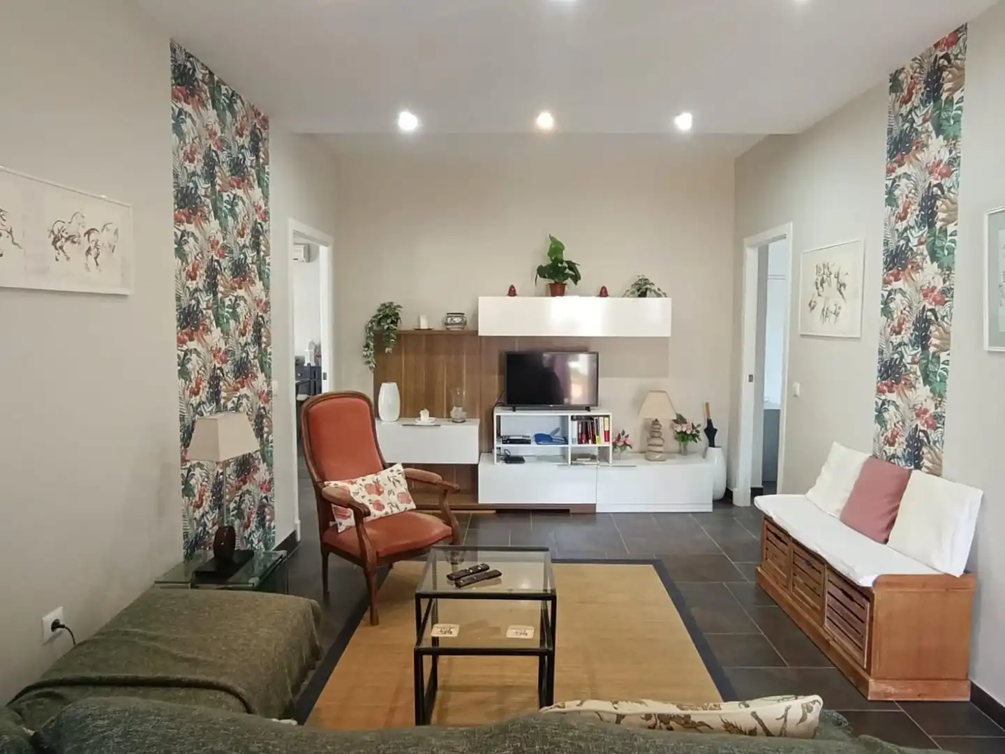Living room of Houses for sale in Chiclana de la Frontera  with Air Conditioner, Private garden and Storage room