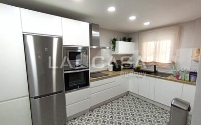 Kitchen of Single-family semi-detached for sale in Sanlúcar de Barrameda  with Air Conditioner and Terrace