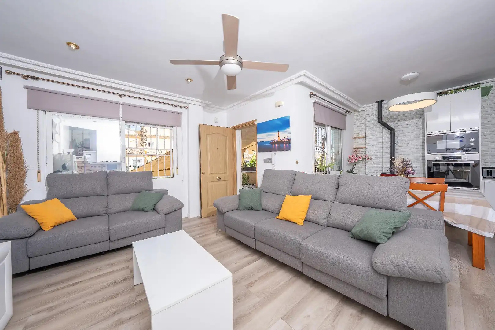 Sala d'estar de Casa adosada en venda en Torrevieja amb Piscina comunitària