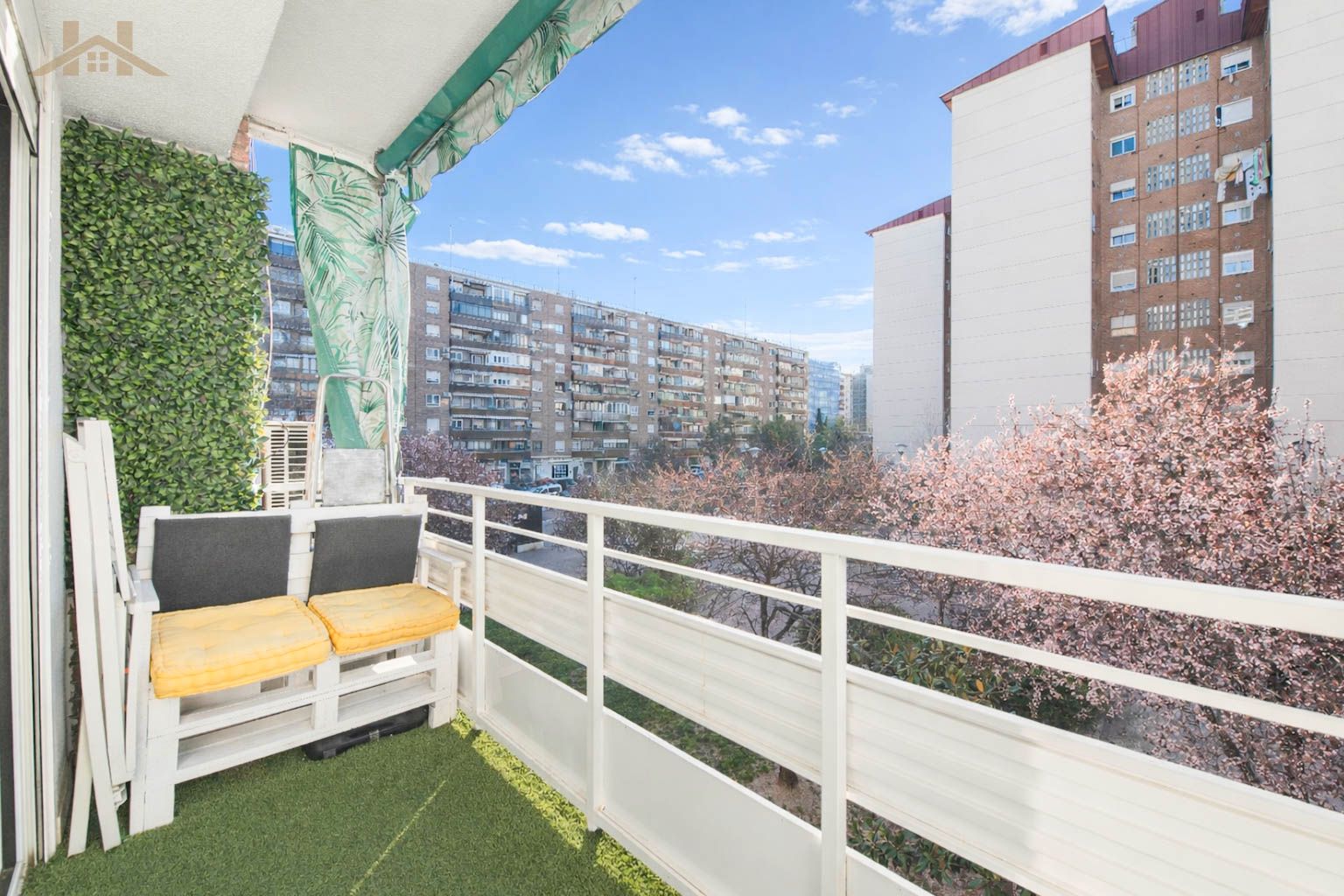 Vista exterior de Pis en venda en Alcorcón amb Aire condicionat, Terrassa i Moblat