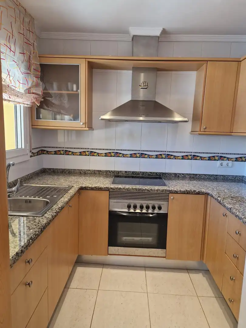 Küche von Einfamilien-Reihenhaus zum Verkauf in Mont-roig del Camp mit Privatgarten, Terrasse und Möbliert