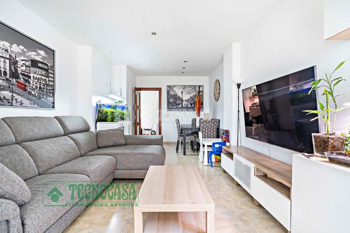 Living room of Flat for sale in Roquetas de Mar  with Terrace, Furnished and Balcony