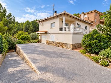 Xalet amb piscina en venda a Costa Cunit - Els Jardins - Els Rosers