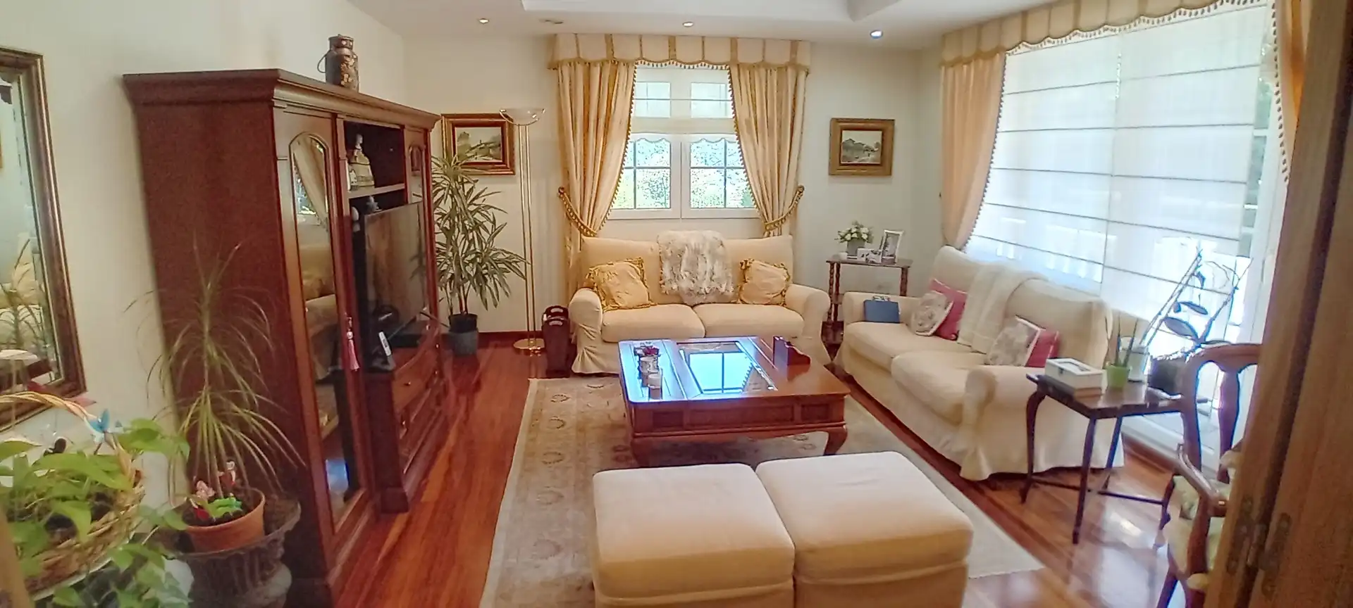 Sala d'estar de Casa o xalet en venda en Parres amb Calefacció, Jardí privat i Parquet