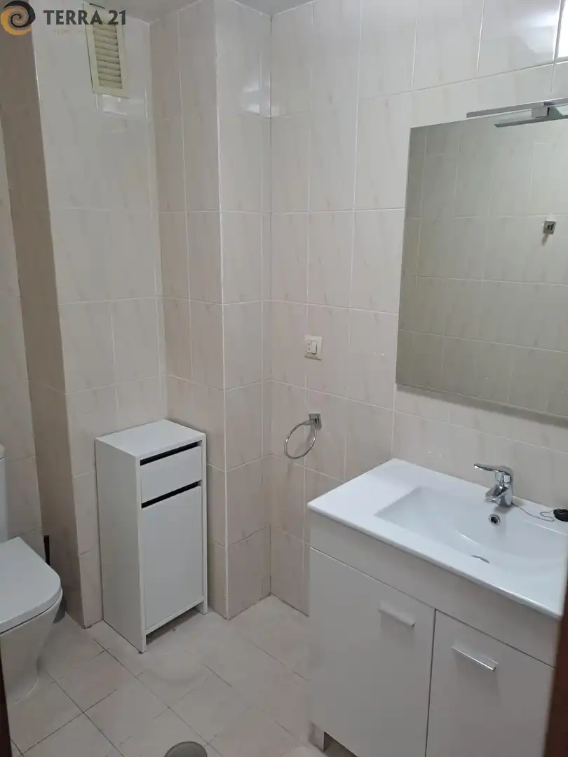 Baño de Piso para compartir en Jaén con Aire acondicionado