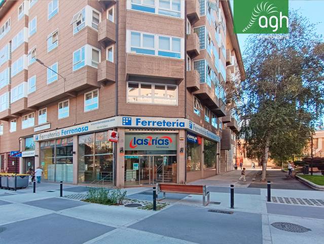 Local comercial en Alquiler en Plaza José González Dopeso, 51 en Cuatro Caminos - Plaza de la Cubela