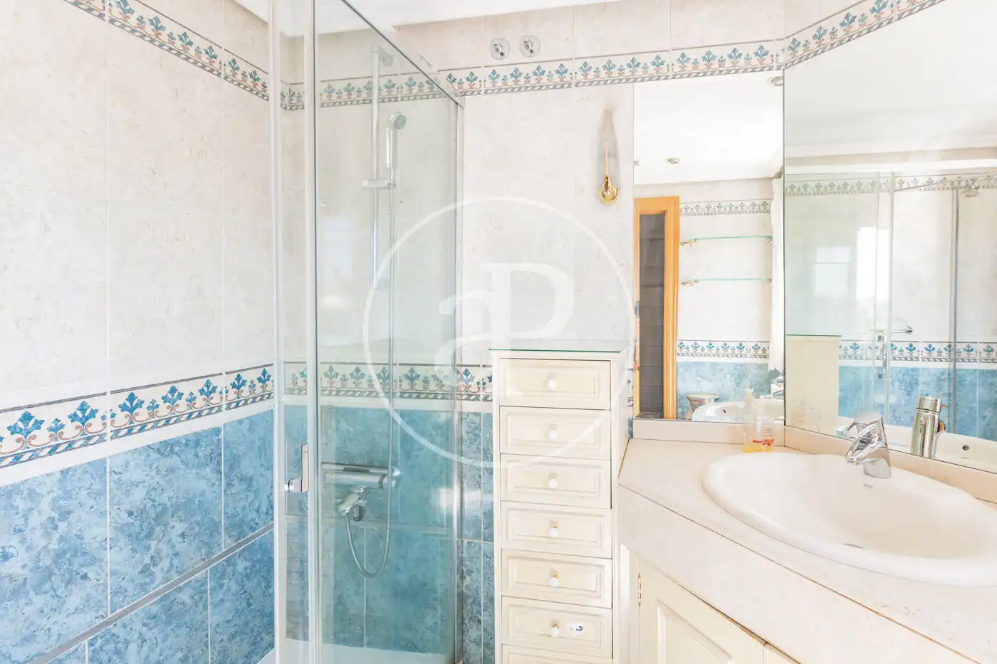Bathroom of Flat for rent in Madrid  with Air Conditioner, Heating and Private garden