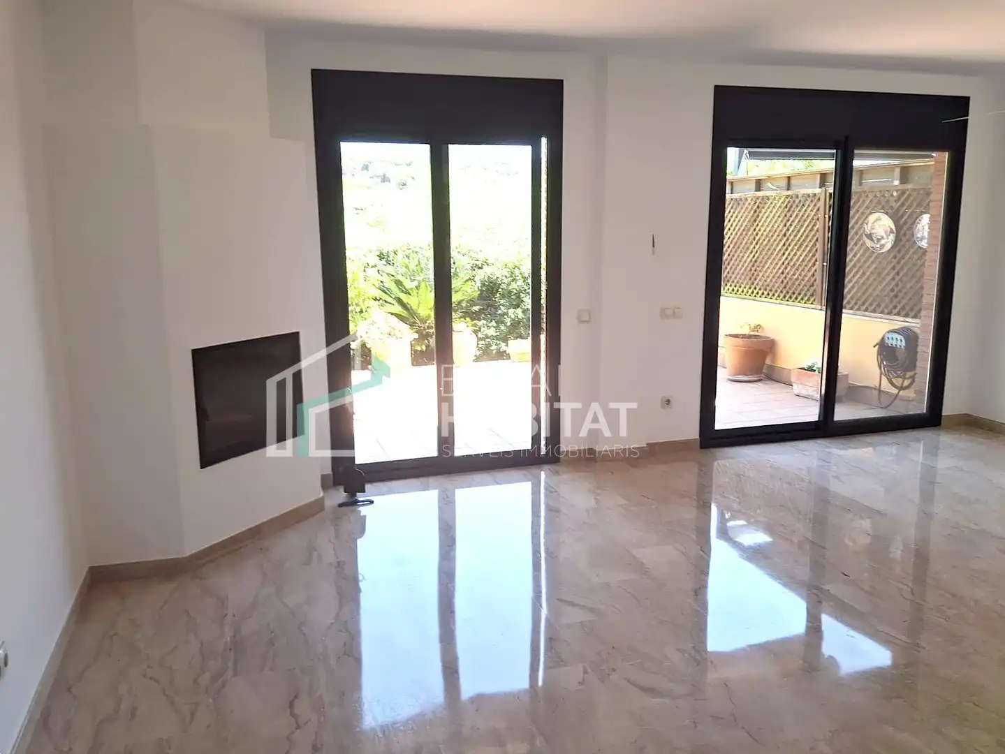 Sala d'estar de Casa adosada de lloguer en Cabrils amb Calefacció, Jardí privat i Parquet