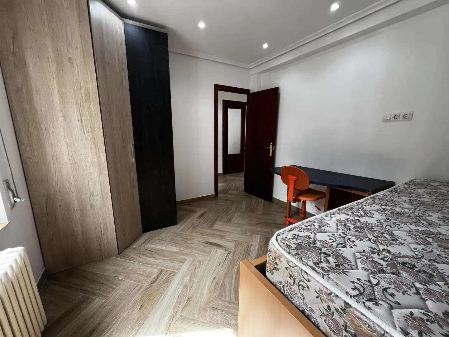 Bedroom of Detached homes for sale in Torrelavega   with Heating, Private garden and Parquet flooring