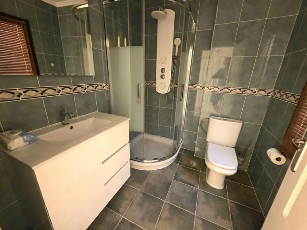 Bany de Casa o xalet en venda en Marbella amb Aire condicionat, Jardí privat i Terrassa