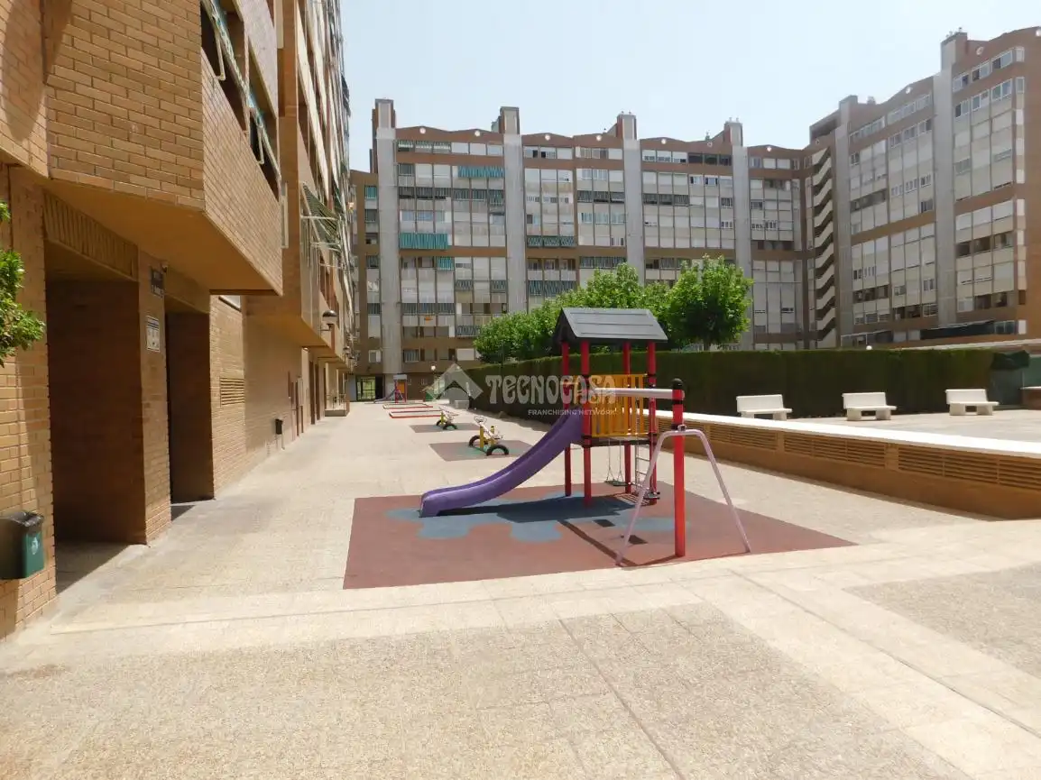 Aparcament de Estudi en venda en Zaragoza