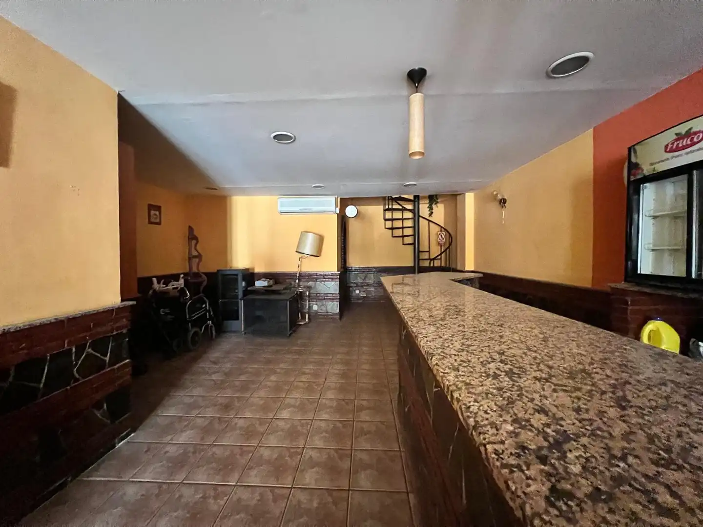 Local en venta en Cornellà de Llobregat