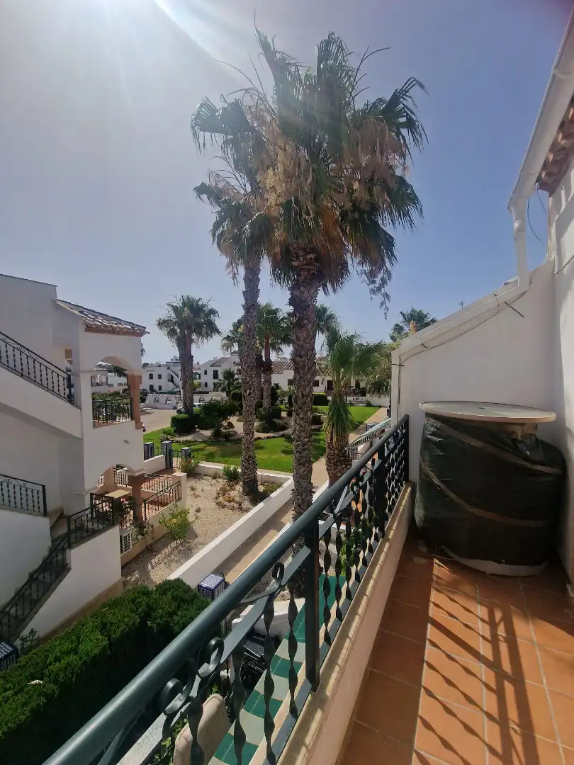 Vista exterior de Casa adosada en venda en Orihuela amb Aire condicionat, Jardí privat i Terrassa
