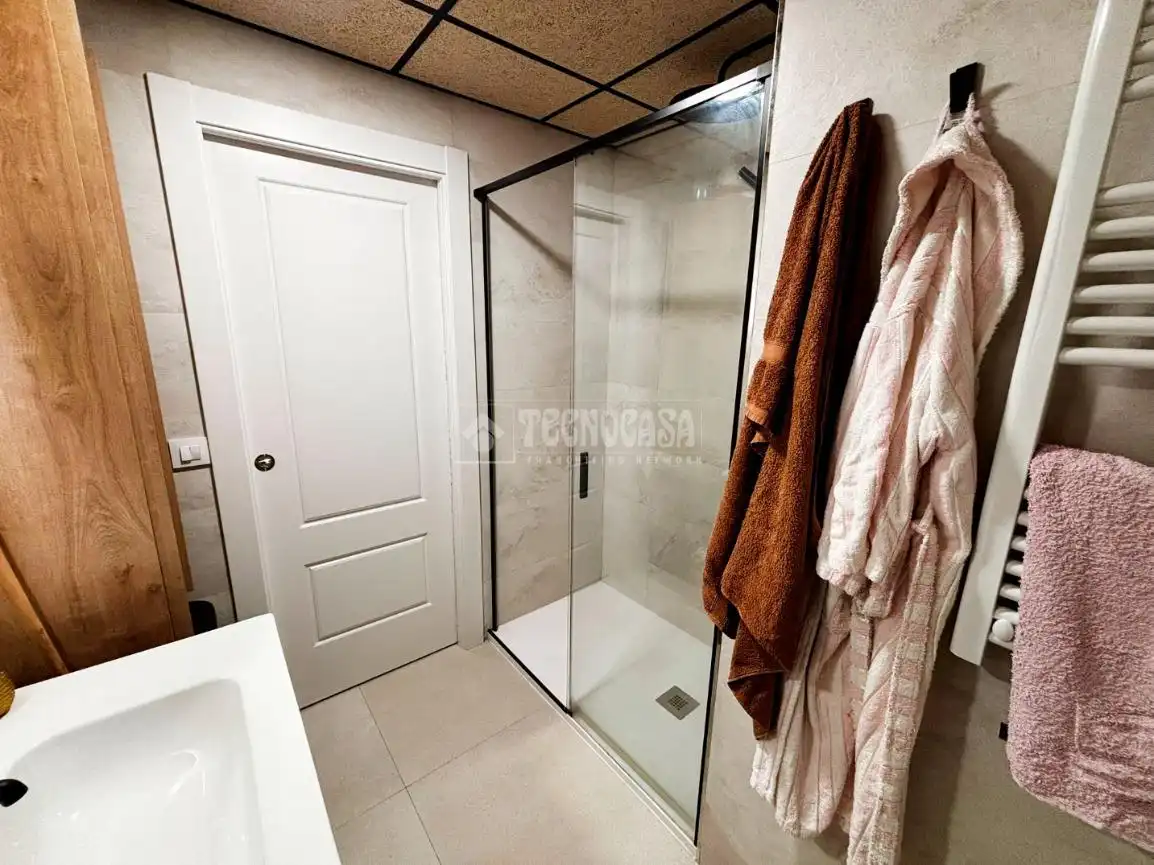 Bathroom of Flat for sale in Zaragoza  with Heating, Terrace and Furnished