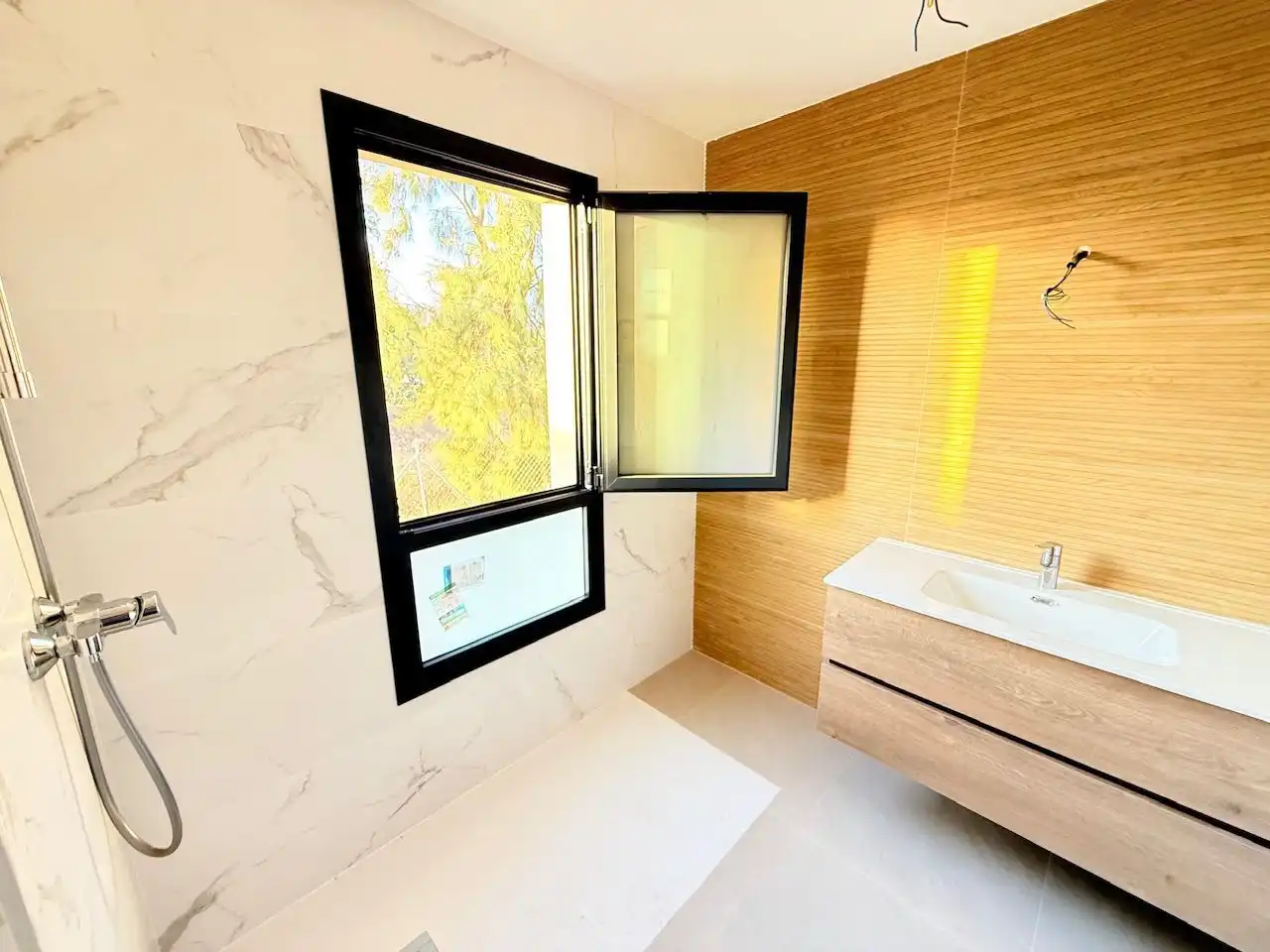 Baño de Casa adosada en venta en Vélez-Málaga con Jardín privado y Piscina comunitaria