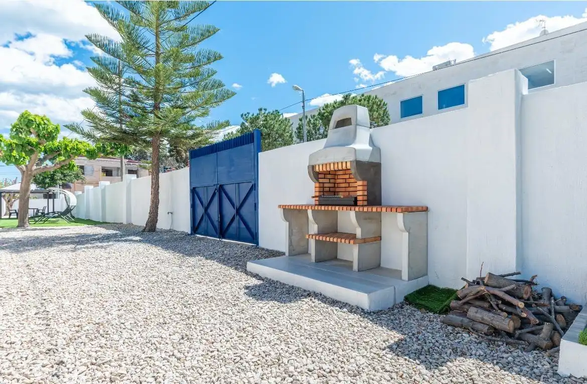 Vista exterior de Casa o xalet en venda en Alicante / Alacant amb Jardí privat, Terrassa i Traster