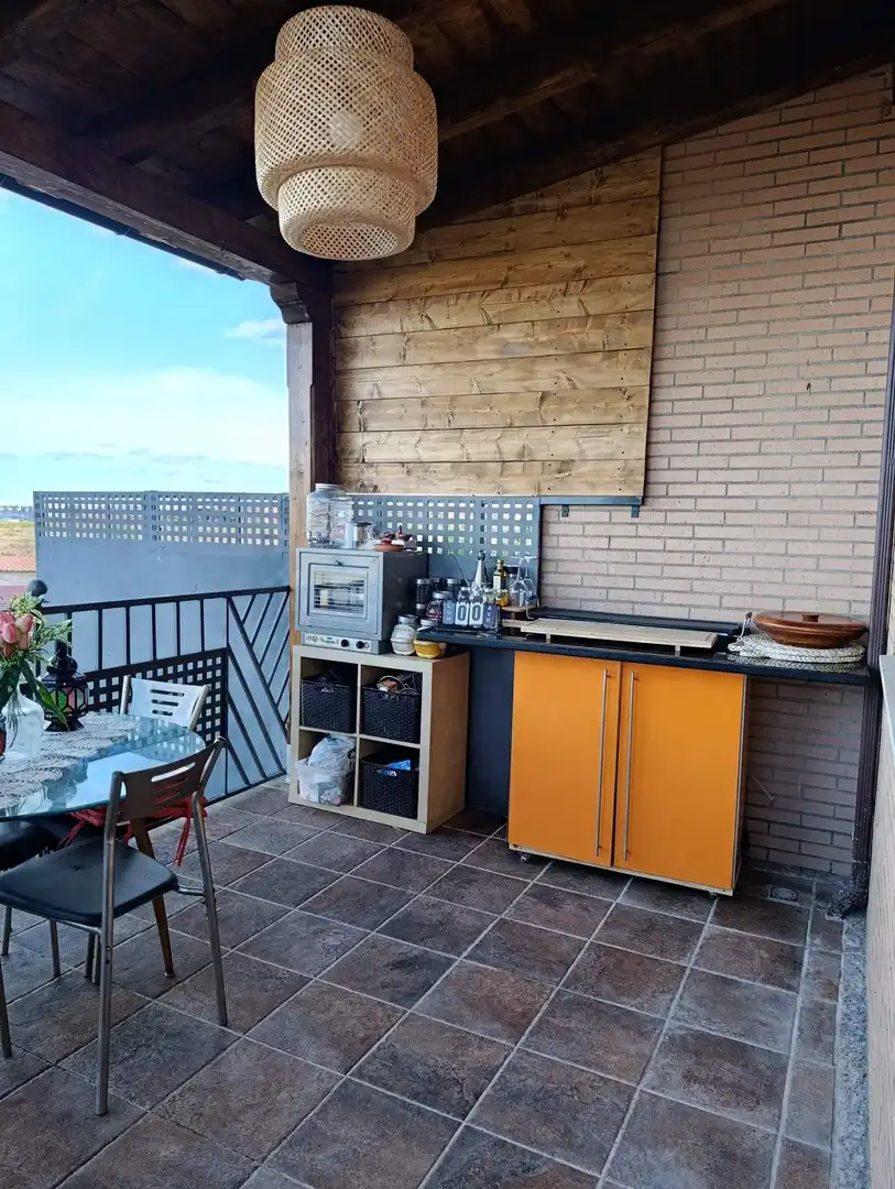Terraza de Casa adosada en venta en Valverde de la Virgen con Jardín privado, Terraza y Balcón