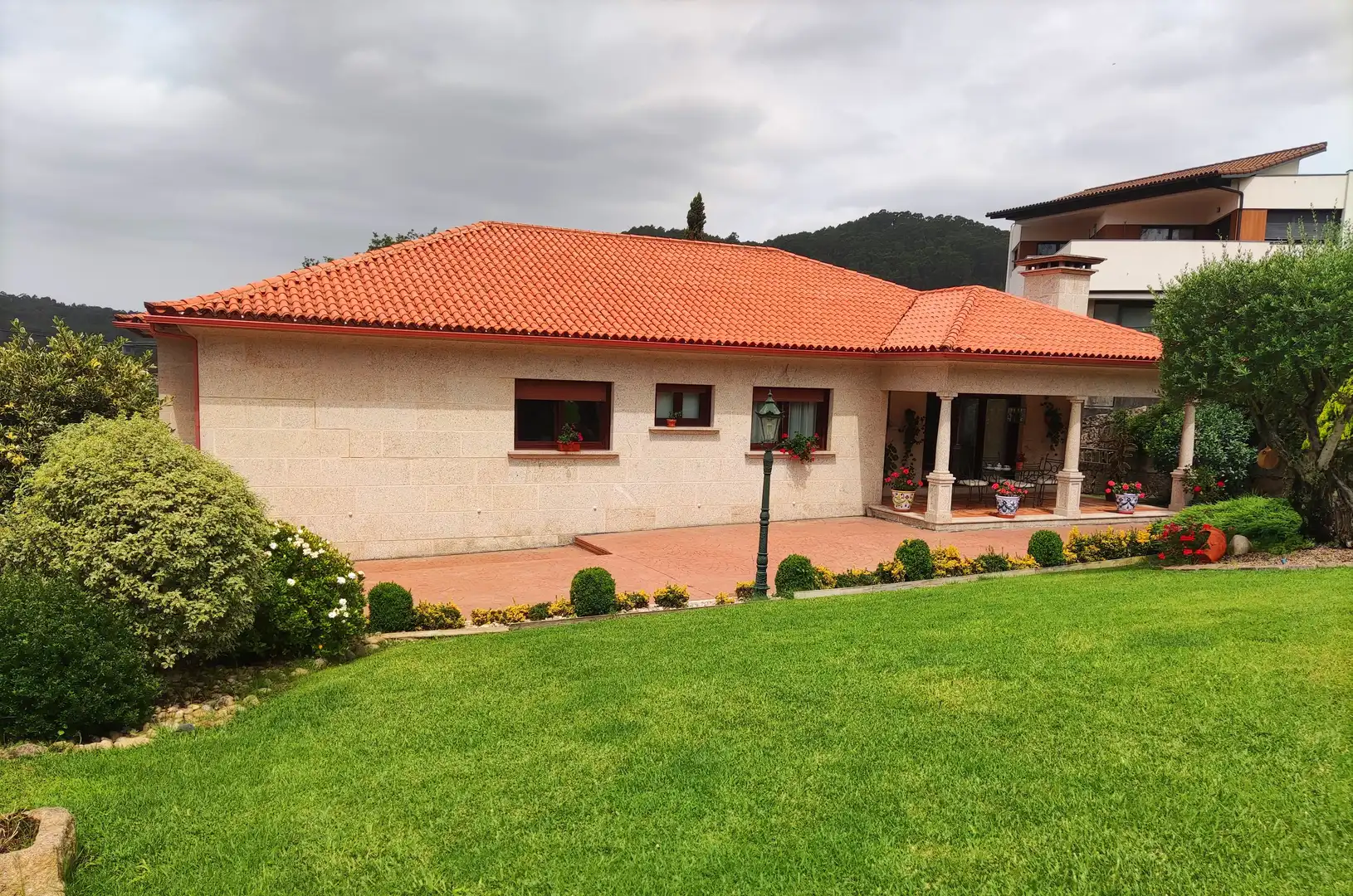 Vista exterior de Casa o xalet en venda en Gondomar amb Jardí privat, Parquet i Terrassa