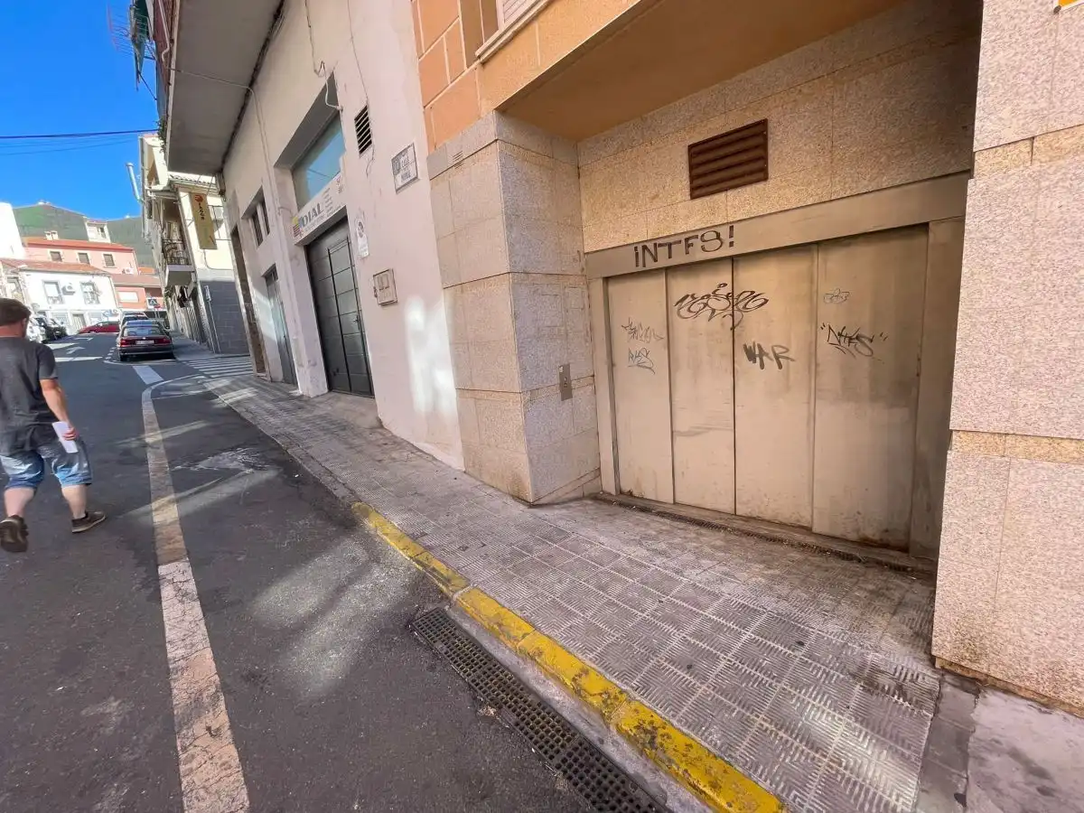 Aparcament en venda a Calle Calle TORNAVACAS, 3, puerta