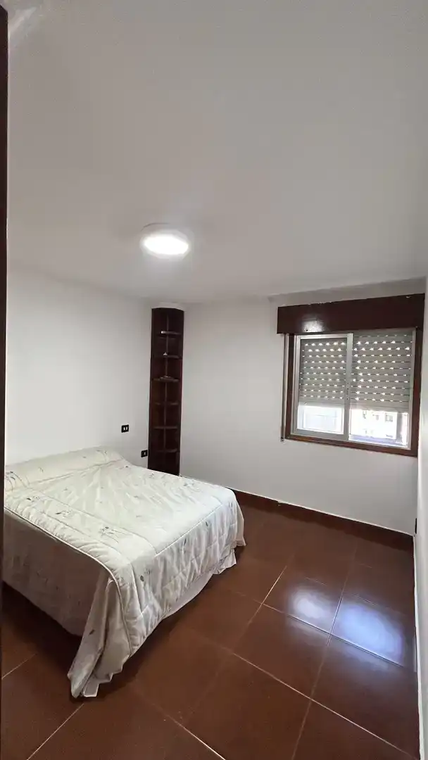 Schlafzimmer von Wohnung zur Miete in Pontevedra Capital  mit Balkon