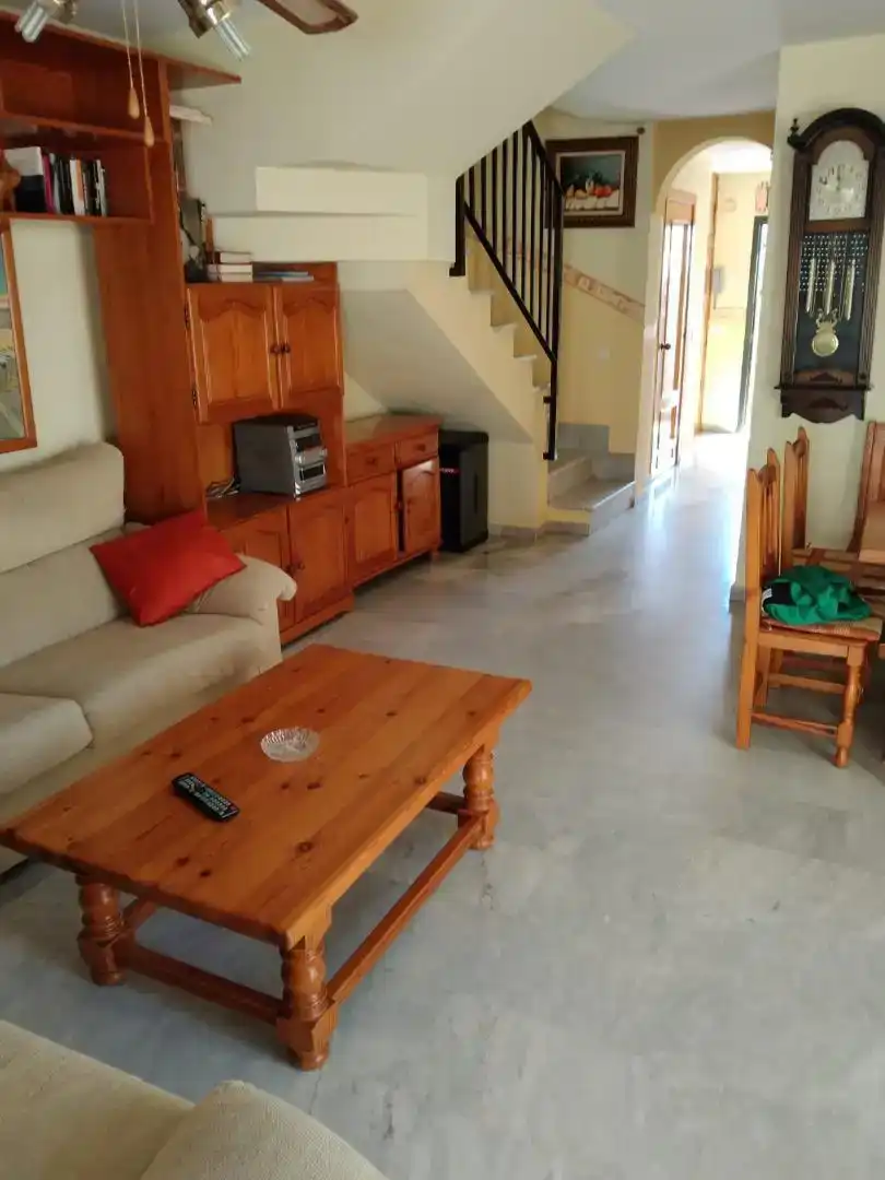 Sala d'estar de Casa adosada en venda en Vélez-Málaga amb Aire condicionat i Balcó