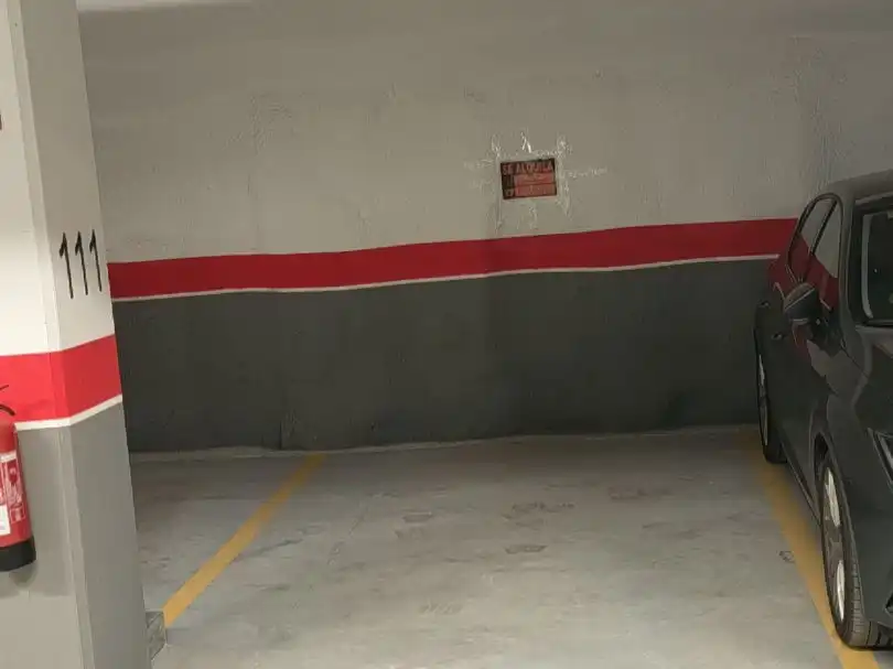 Parkplatz von Garage zur Miete in Granada