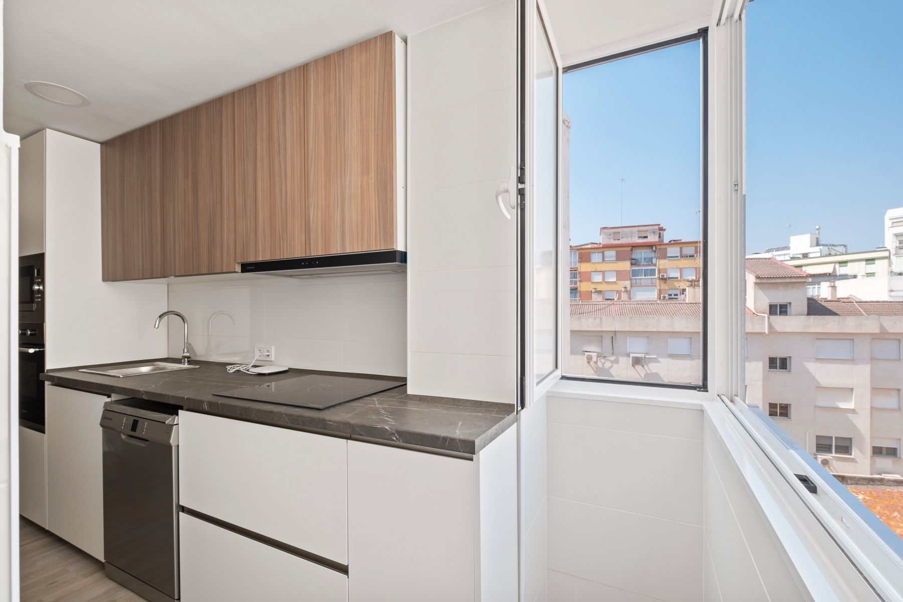 Kitchen of Flat for sale in Málaga Capital  with Air Conditioner, Oven and Microwave