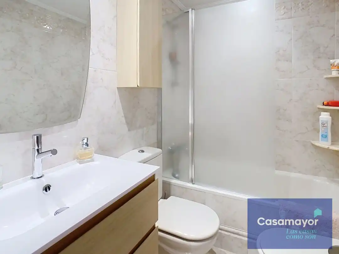 Bathroom of Flat for sale in Alicante / Alacant  with Air Conditioner, Heating and Storage room