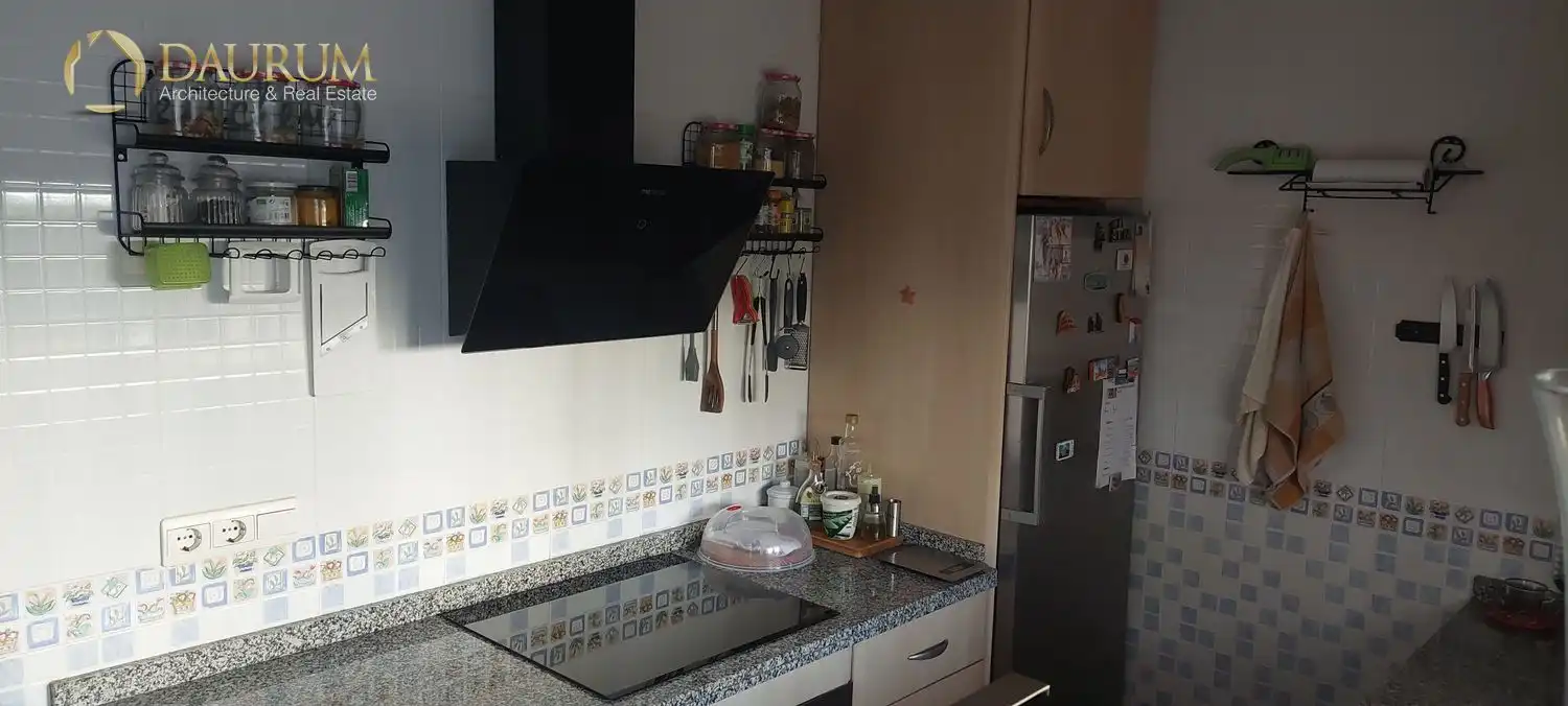 Küche von Einfamilien-Reihenhaus zum Verkauf in Santa Pola mit Klimaanlage, Heizung und Terrasse