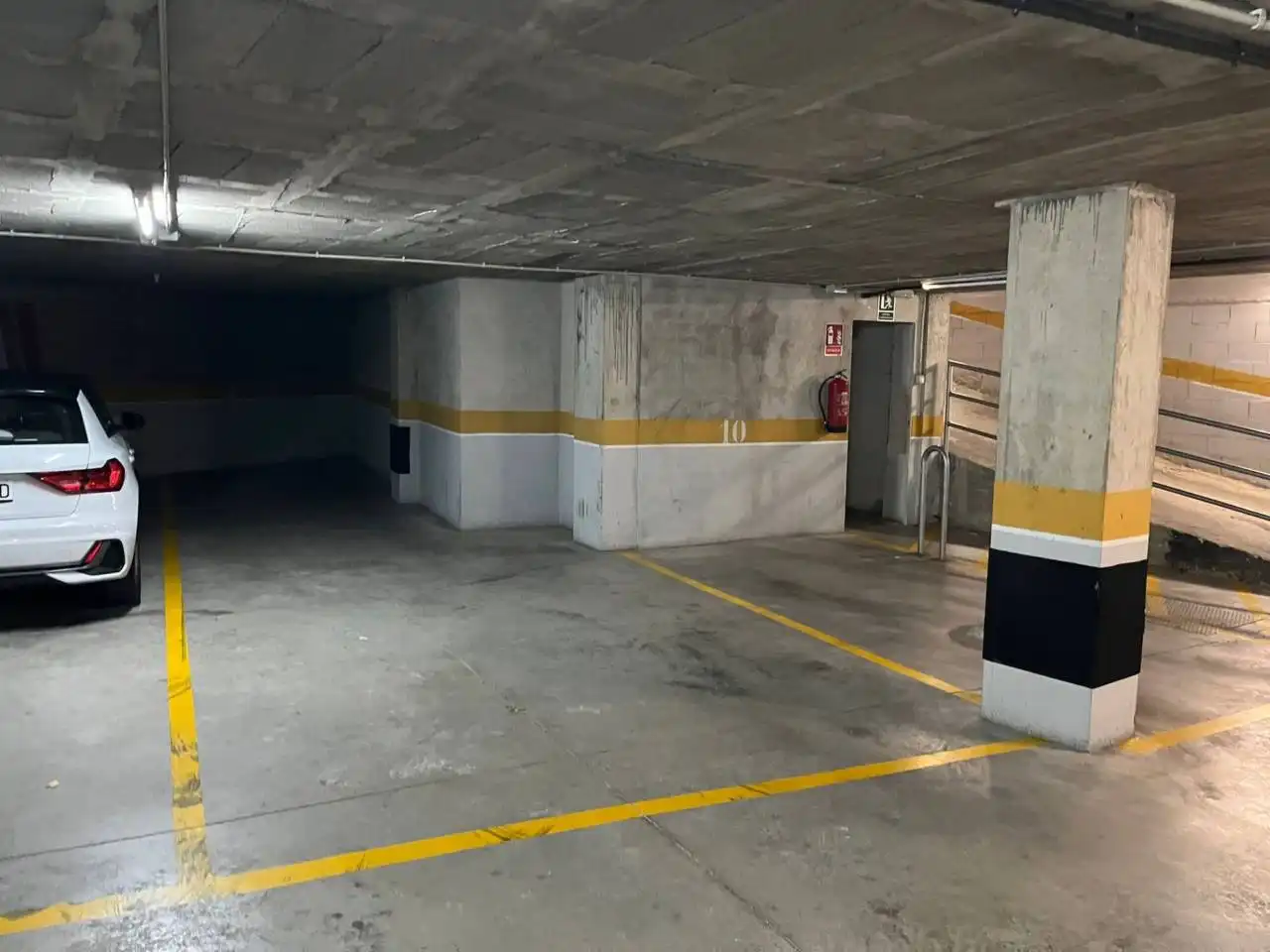 Einzelparkplatz mit Aufzug zum Verkauf in Calle Riu Güell