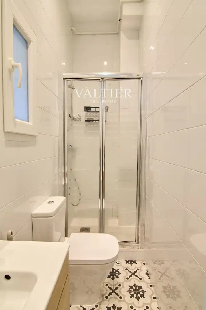 Bathroom of Flat for rent in Madrid  with Furnished