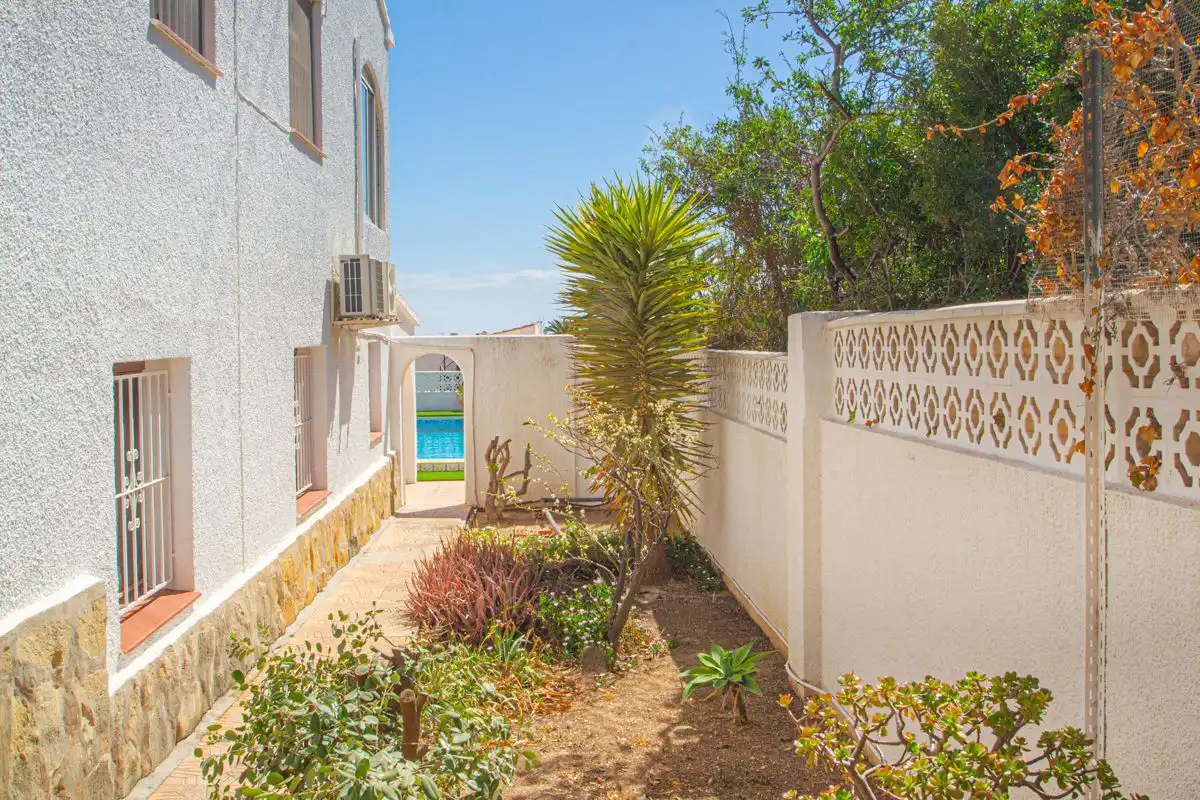 Garden of Houses for sale in Calpe / Calp  with Air Conditioner, Heating and Private garden