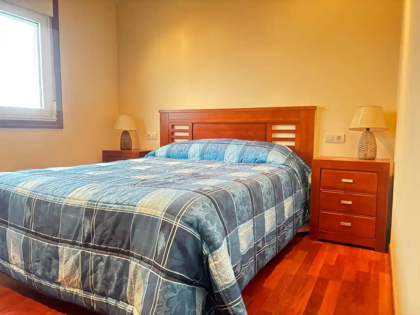 Dormitori de Casa o xalet de lloguer en Cangas  amb Jardí privat, Parquet i Moblat