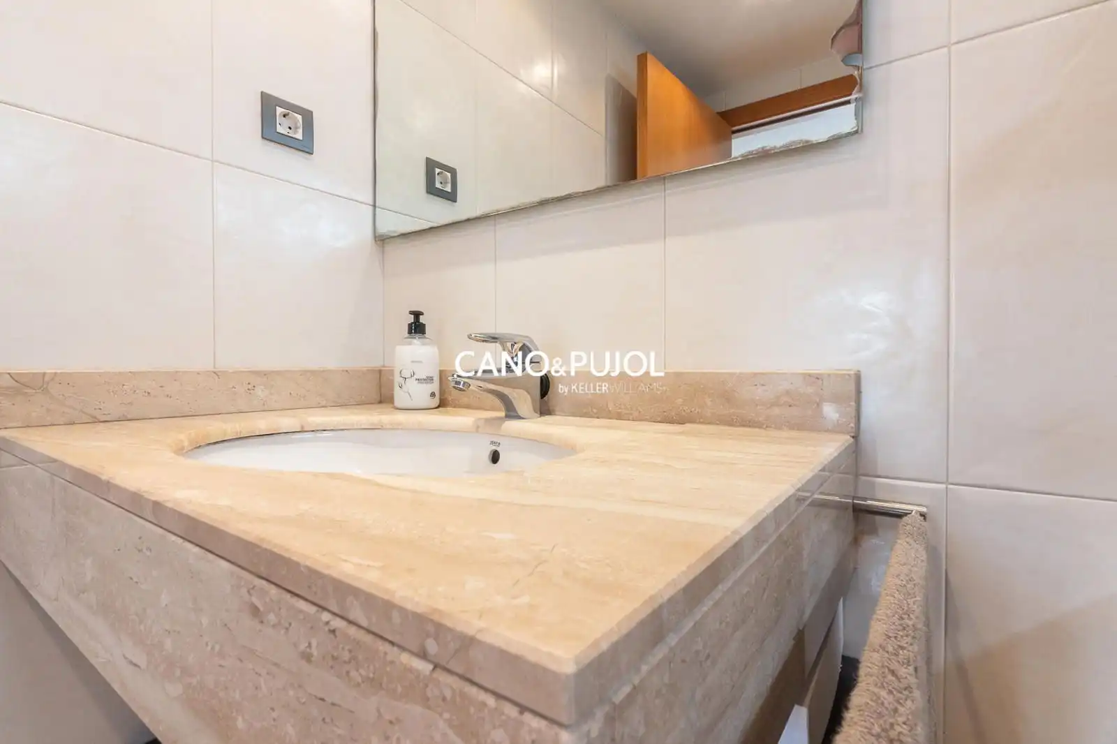 Bathroom of Flat for sale in Sant Cugat del Vallès  with Heating, Terrace and Storage room