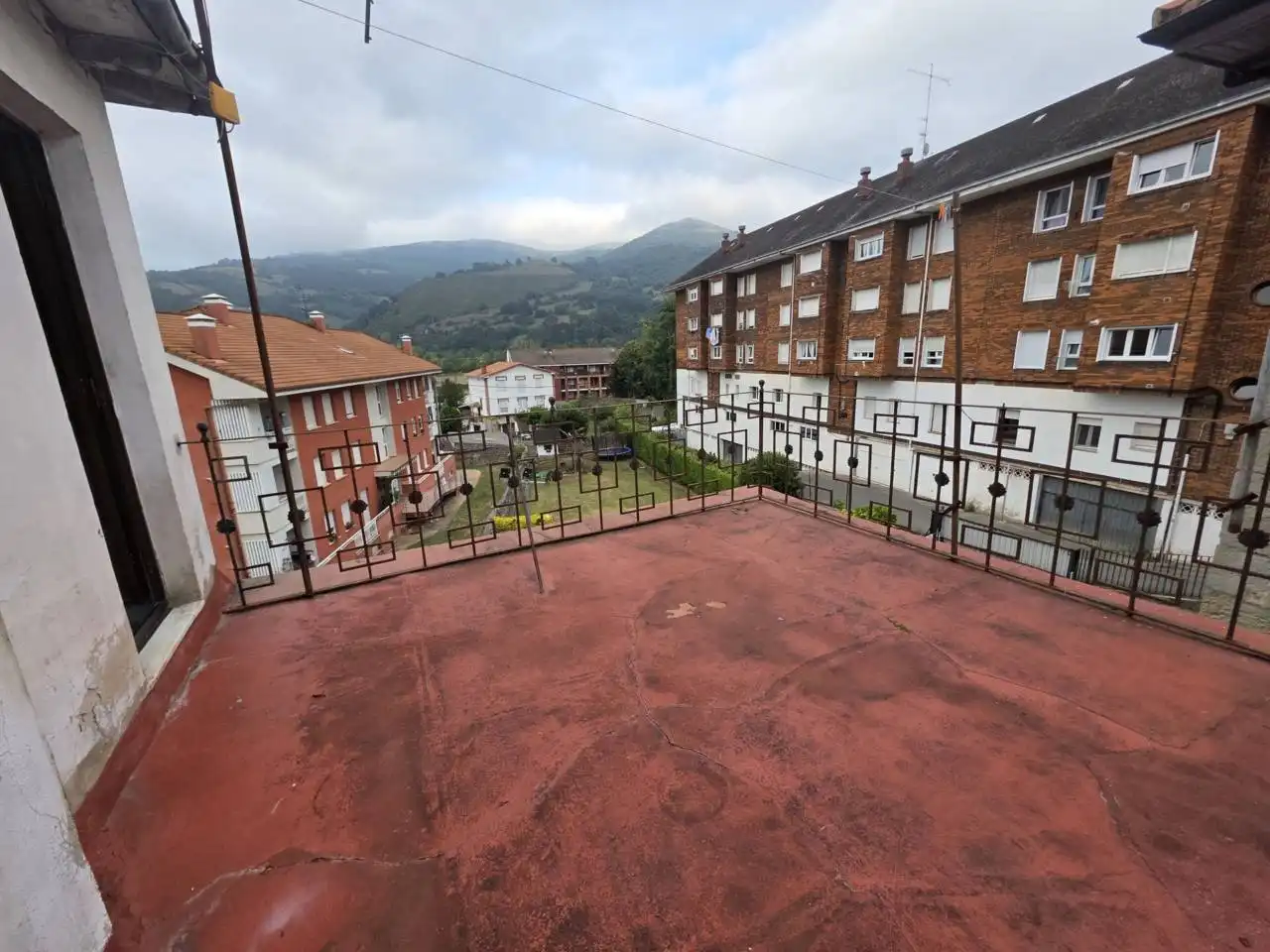 Vista exterior de Piso en venta en Corvera de Toranzo con Terraza y Amueblado