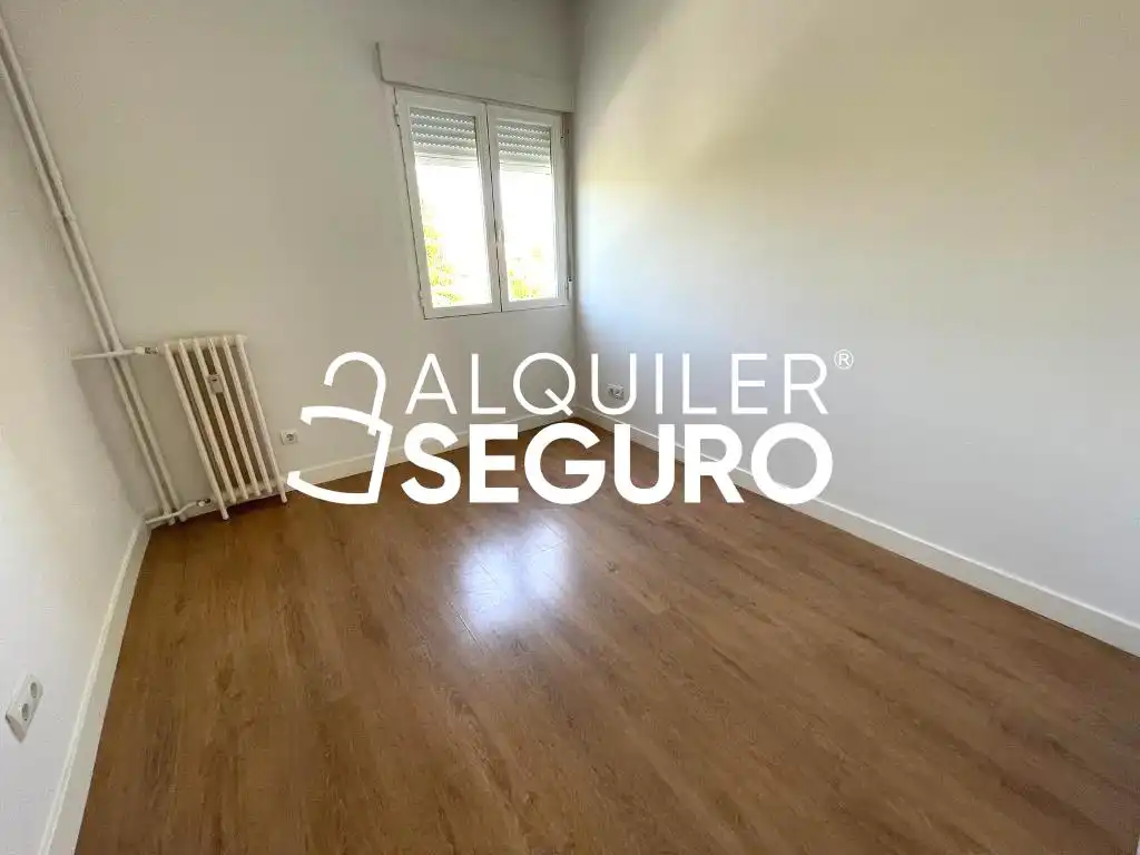 Bedroom of Flat for rent in Madrid  with Heating