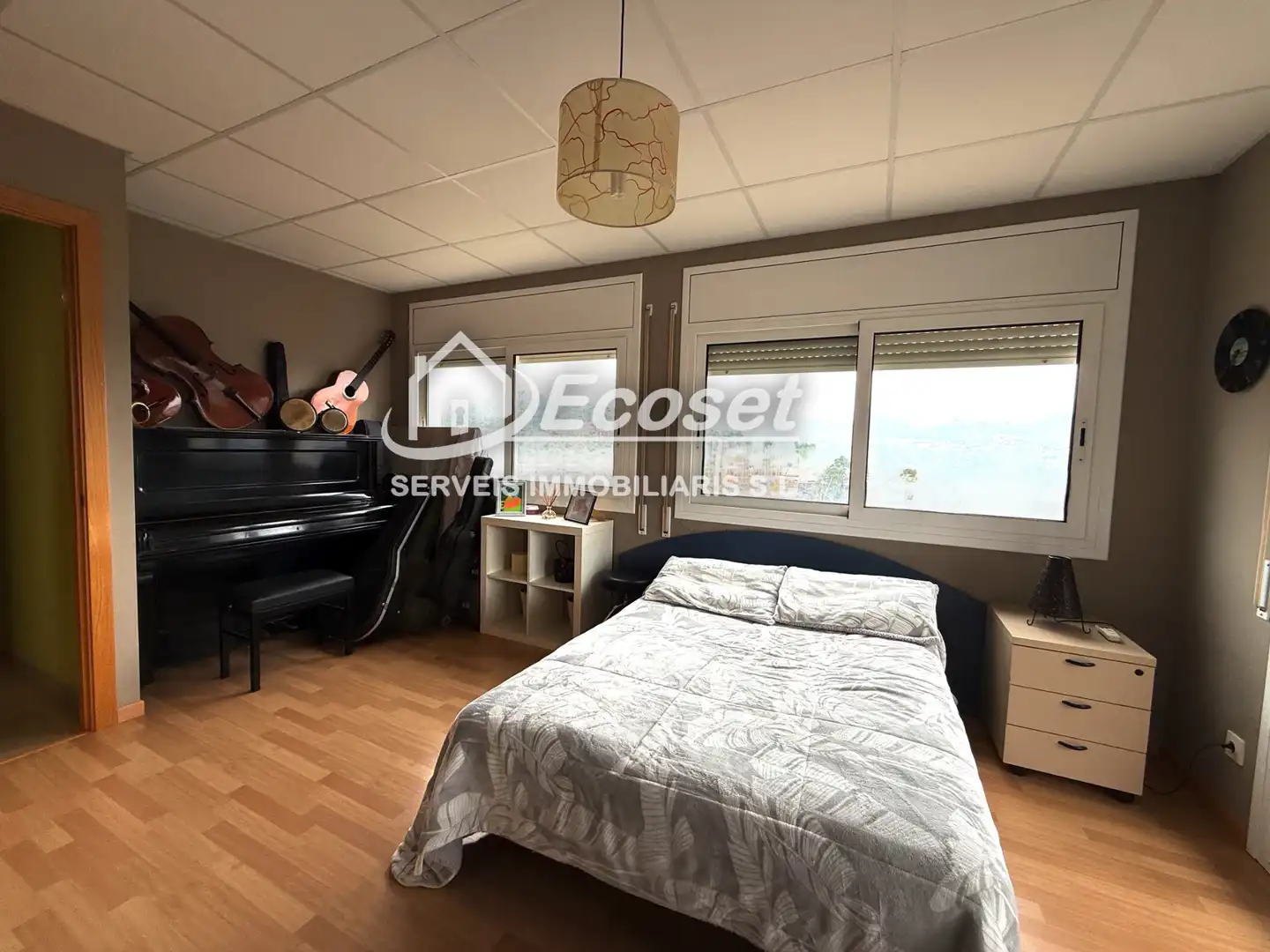 Schlafzimmer von Haus oder Chalet zum Verkauf in Vallirana mit Klimaanlage, Heizung und Privatgarten