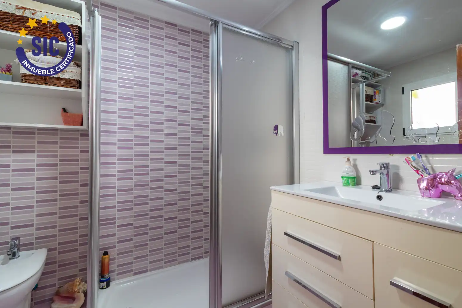 Baño de Piso en venta en Gilet con Calefacción y Balcón
