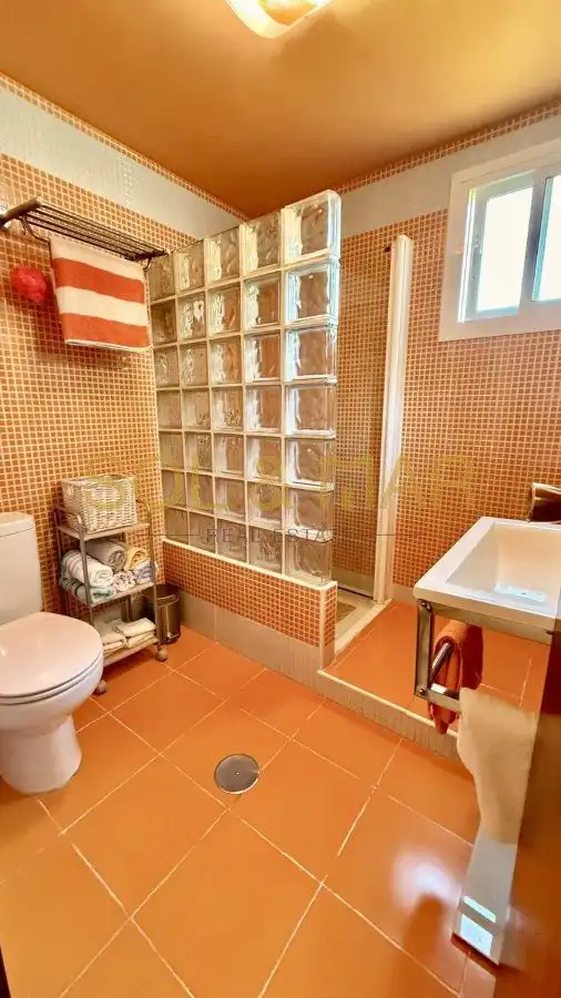 Badezimmer von Wohnung zum Verkauf in Benalmádena mit Klimaanlage, Heizung und Terrasse