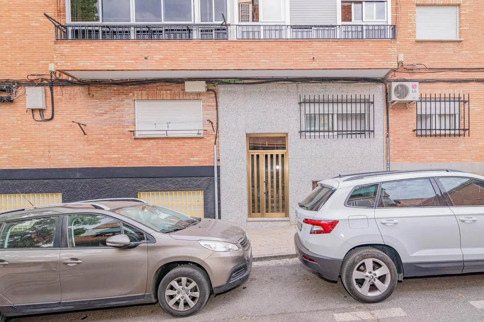 Exterior view of Flat for sale in Granada  with Air Conditioner, Heating and Terrace